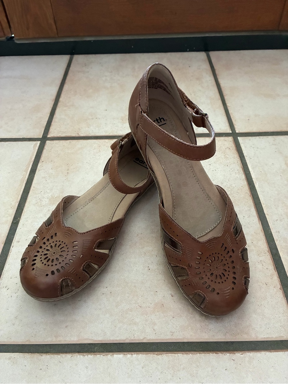 Earth Camellia Cahoon Women's Brown Laser-Cut Ankle-Strap Sandals - Picture 2 of 10